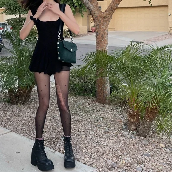 Black Vanessa Mooney Elisabeth Romper - Picture 4 of 5